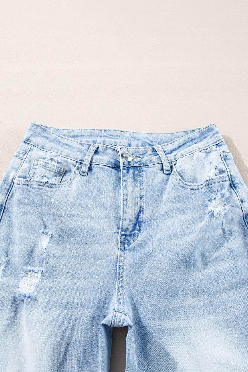 Beau Blue Light Wash nödställda flare jeans