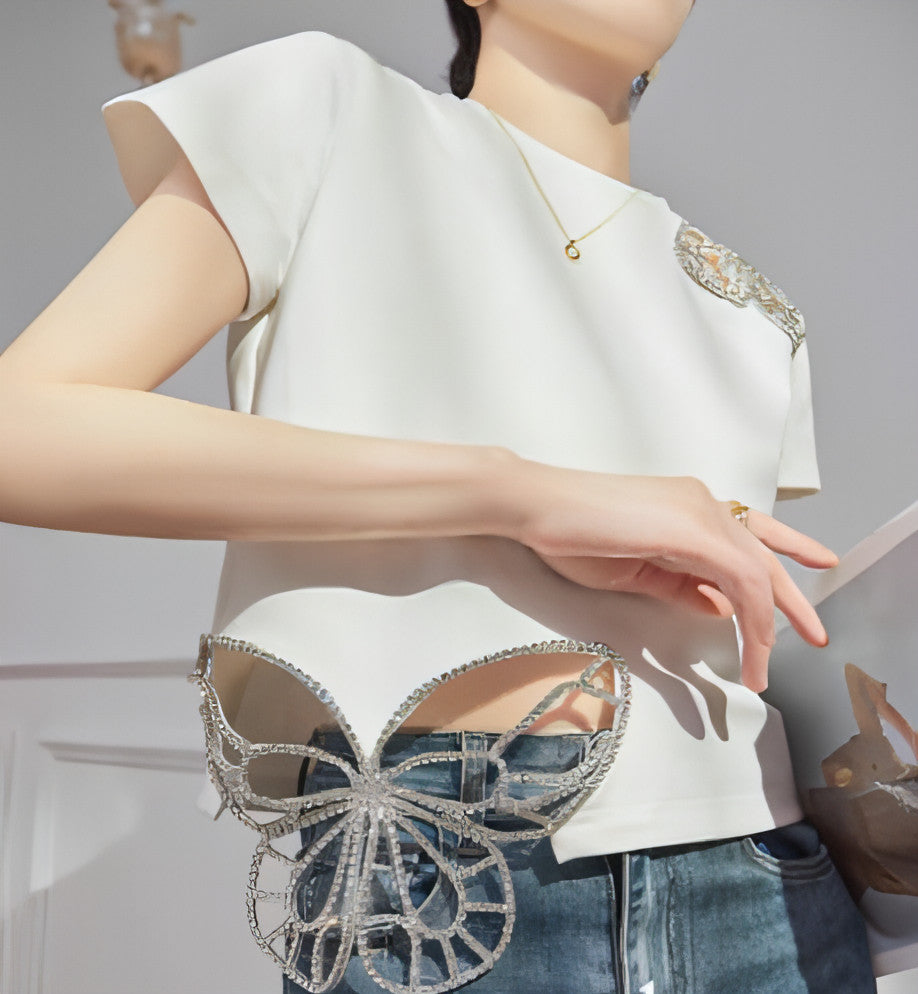 Frauen mit hohlen Blumen Jeans