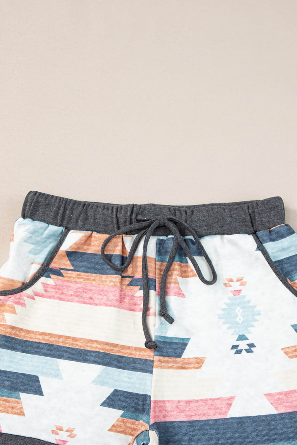Hvit aztekisk trykk-snøring i midje uformelle shorts