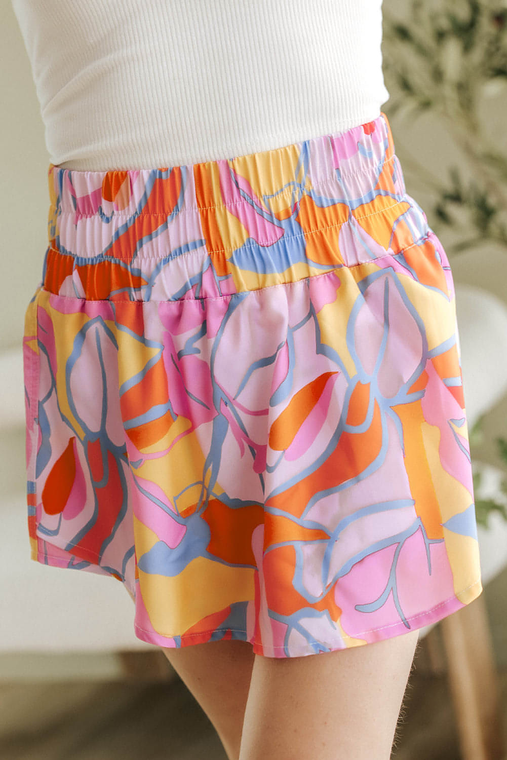 Pantaloncini casual a vita smock con stampa astratta viola