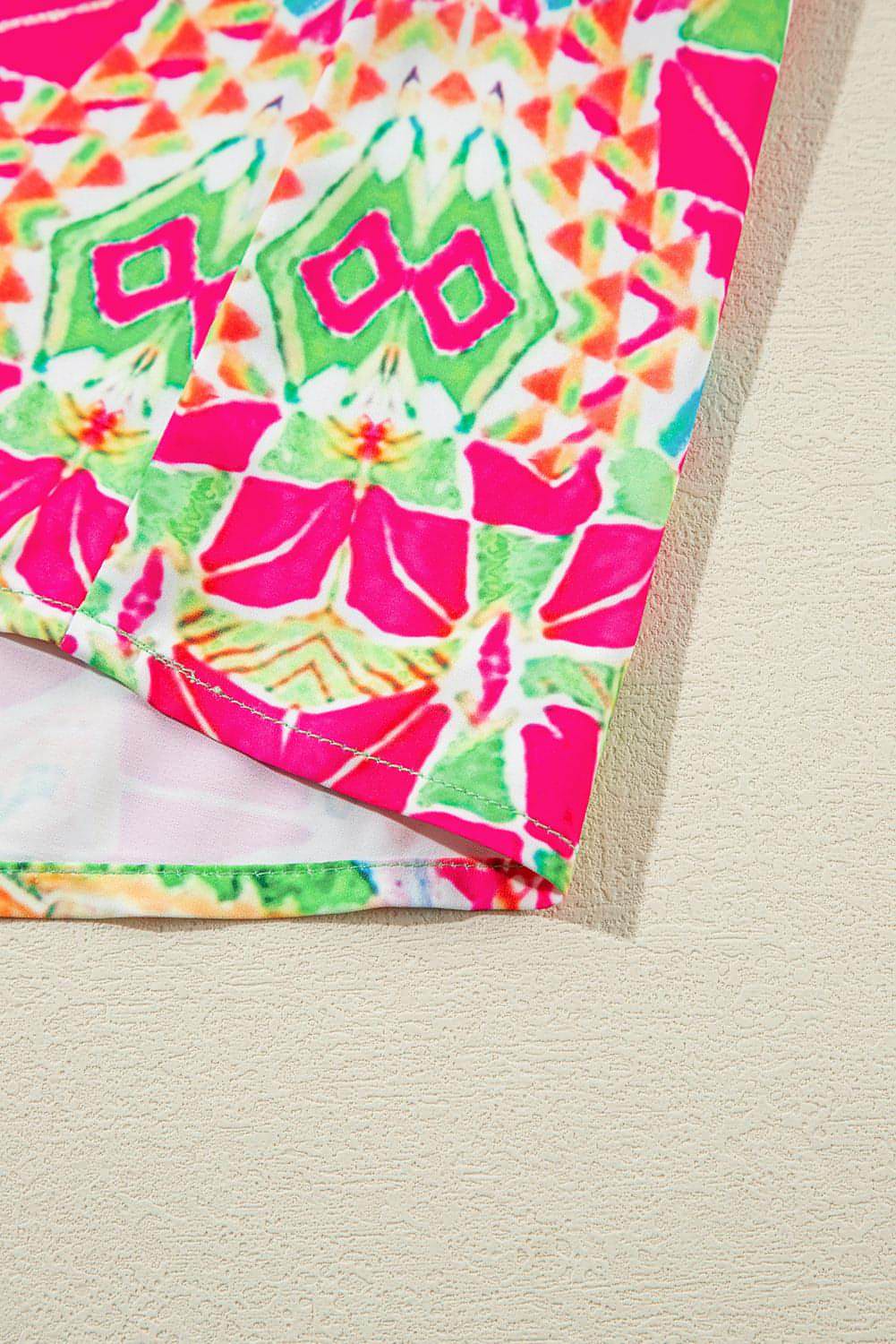Orangefarbenes, kurzärmliges Hemdkleid mit geometrischem Print und Kontrast