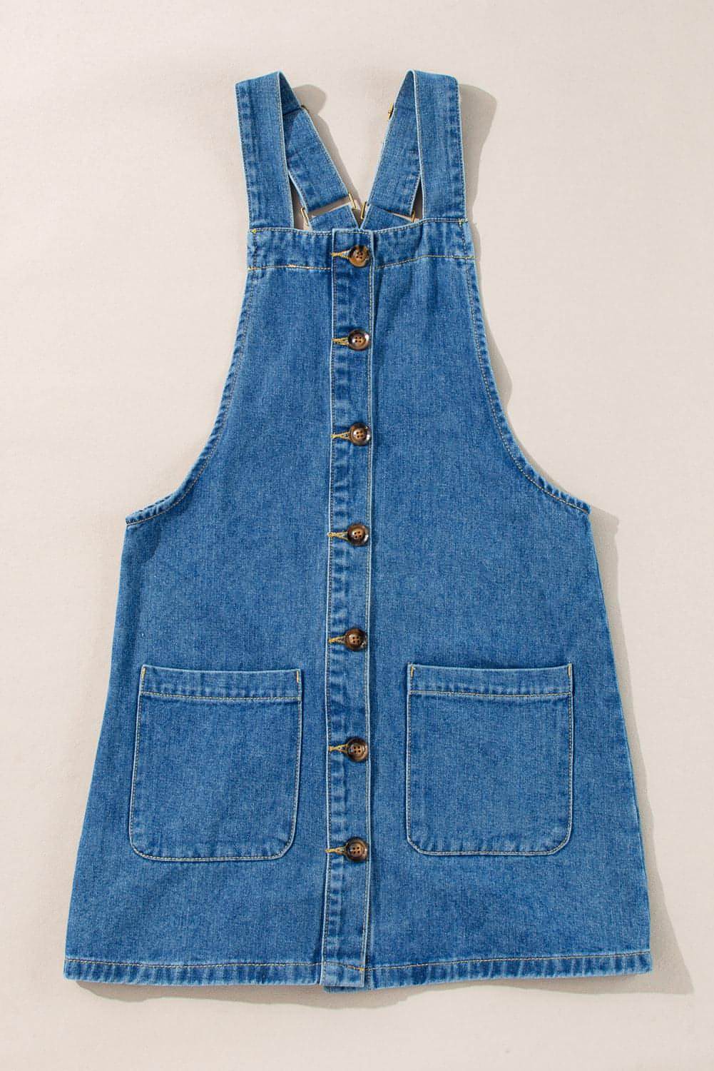 Minivestido vaquero con bolsillos delanteros y botones con tiras anchas en azul crepúsculo