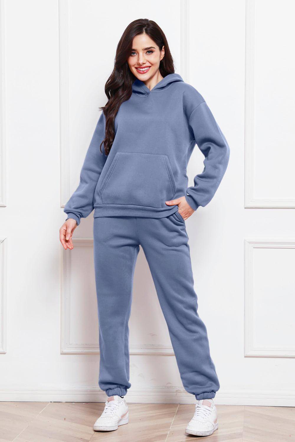 Set aus Kapuzenpullover mit überschnittenen Schultern und langärmligem Hosen