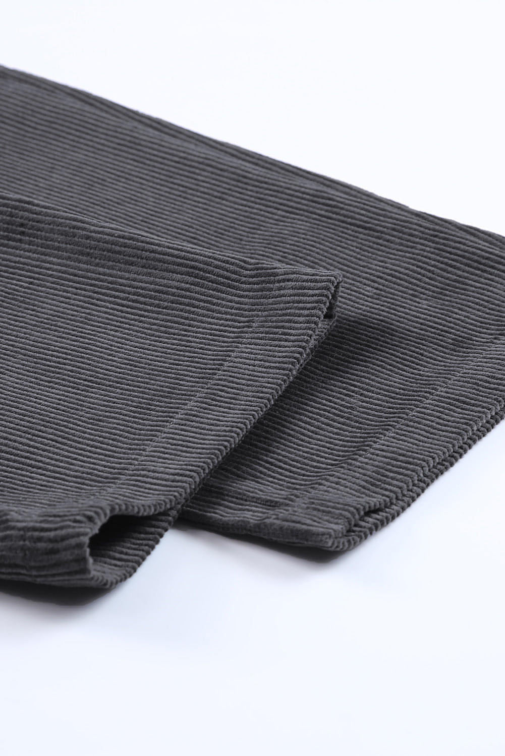 Graue Cordhose mit hohem Bund und geradem Bein
