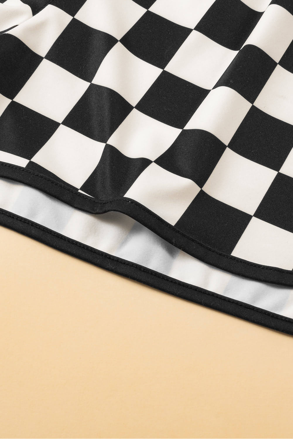 Black Checkered Drawstring Elastic Waist Casual Shorts.