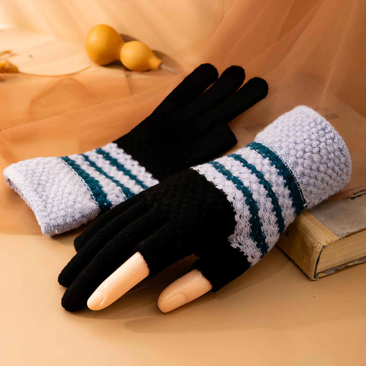 Kältefeste Handschuhe aus Strickwolle mit Fleecefutter