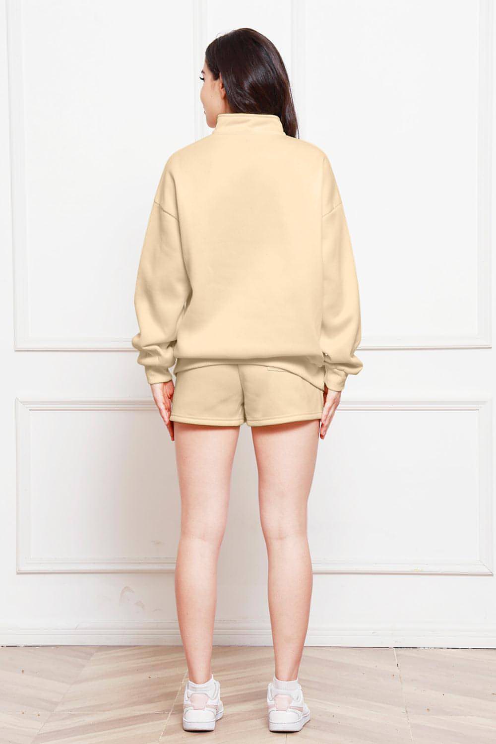 Set aus langärmligem Sweatshirt mit halbem Reißverschluss und Shorts mit Kordelzug