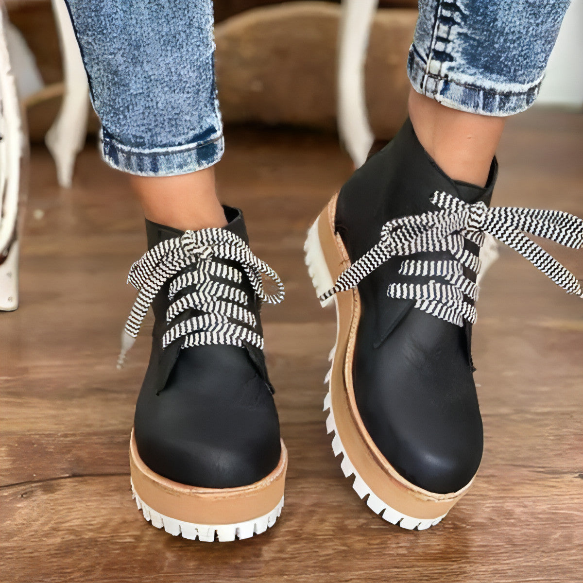 Botas Martin de viscosa de tubo bajo, color marrón, con punta redonda y tacón plano para mujer