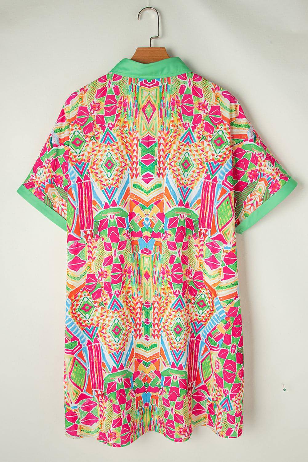 Orangefarbenes, kurzärmliges Hemdkleid mit geometrischem Print und Kontrast
