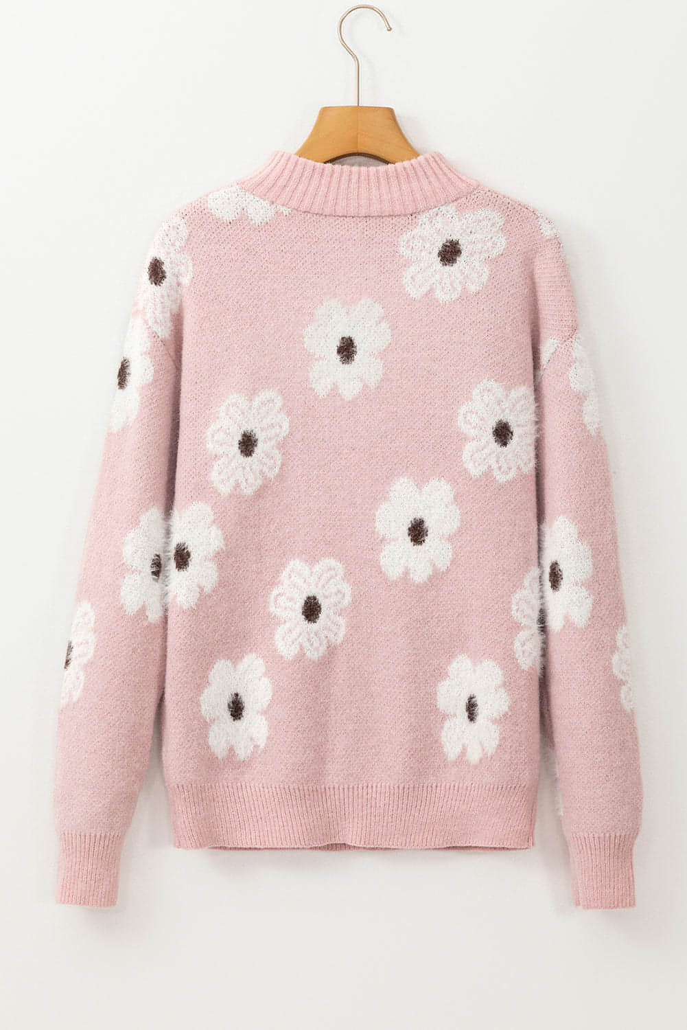 Pulover s ružičastim cvjetnim uzorkom i spuštenim ramenima