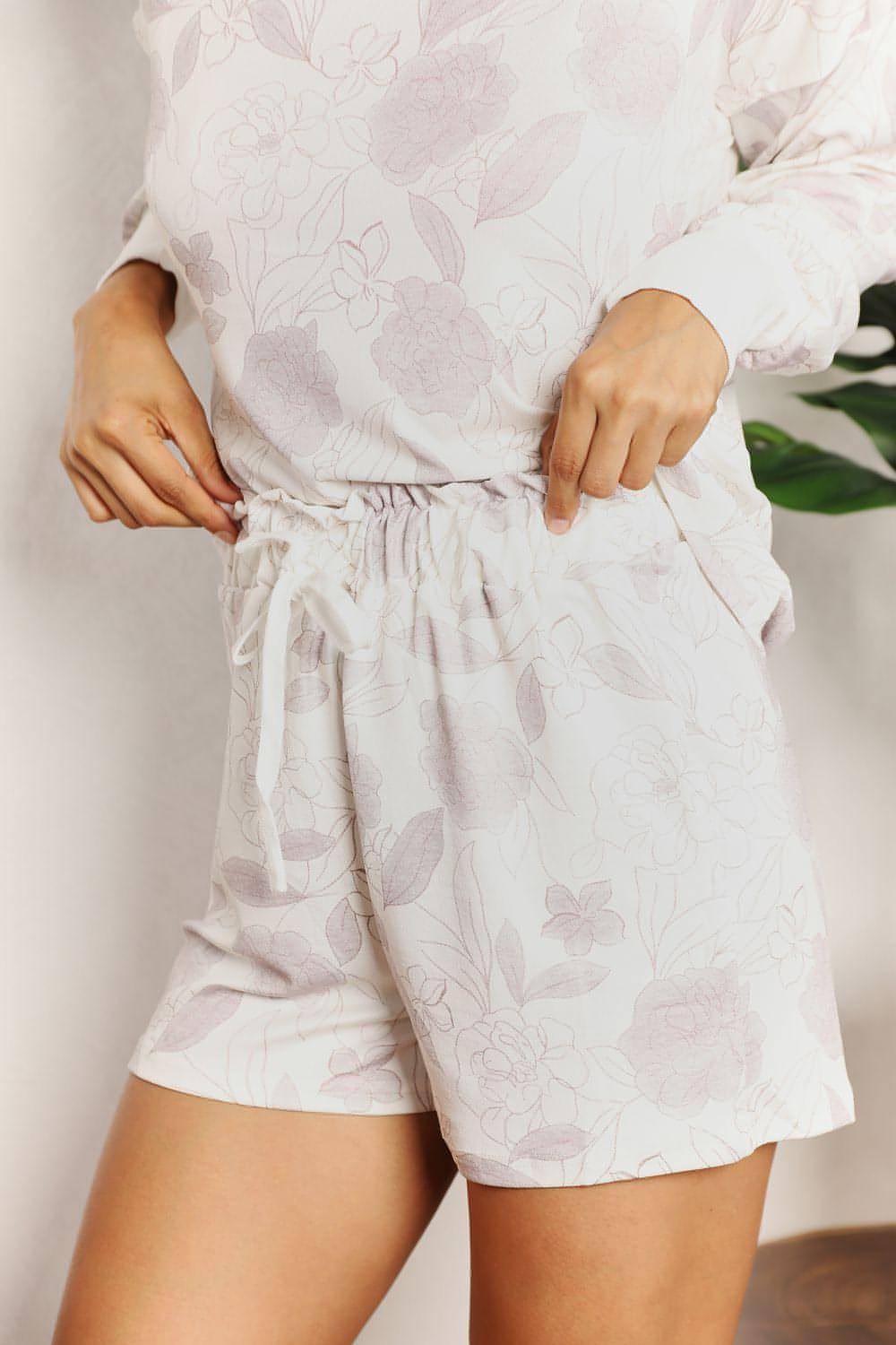 Double Take Loungewear-Set mit langärmligem Blumenmuster und Shorts