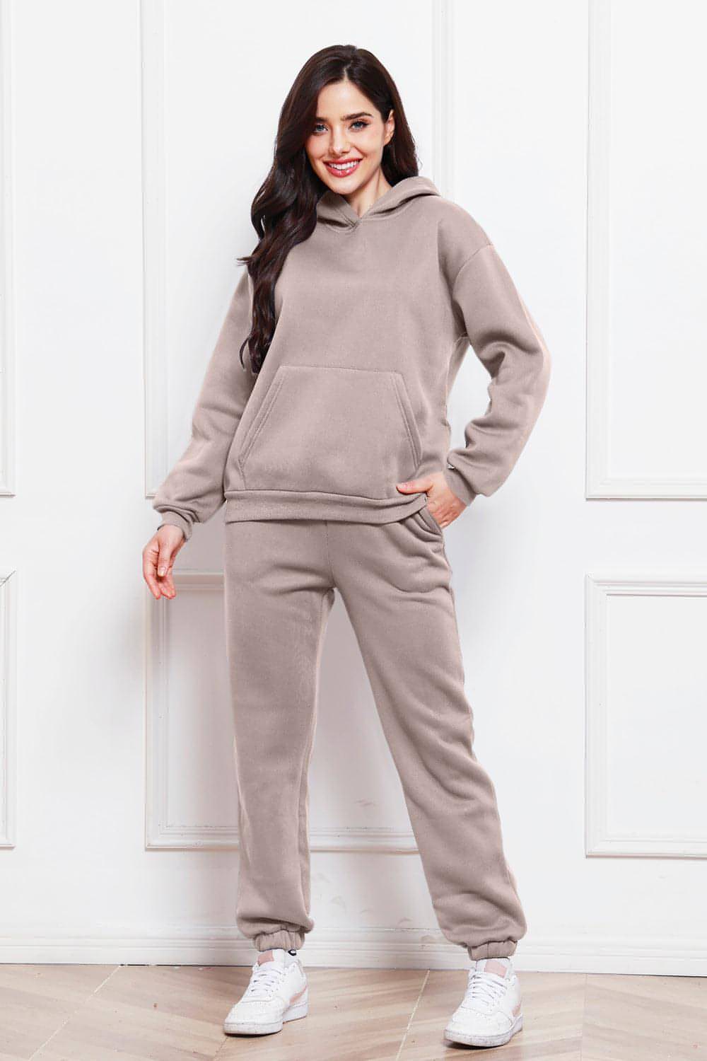 Set aus Kapuzenpullover mit überschnittenen Schultern und langärmligem Hosen
