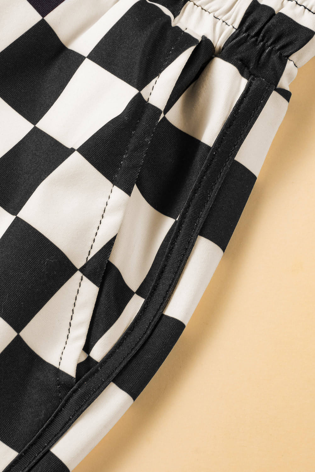 Schwarze karierte Kordelstring -Taille -Freizeit -Shorts