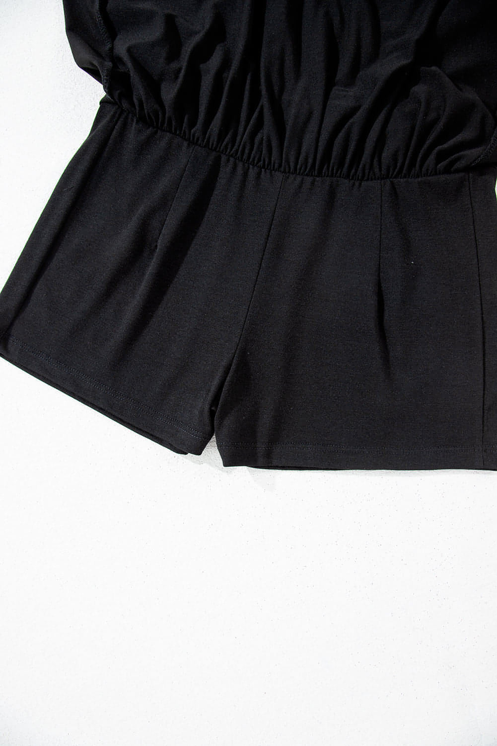 Schwarzer, geraffter Skort mit breitem Bund