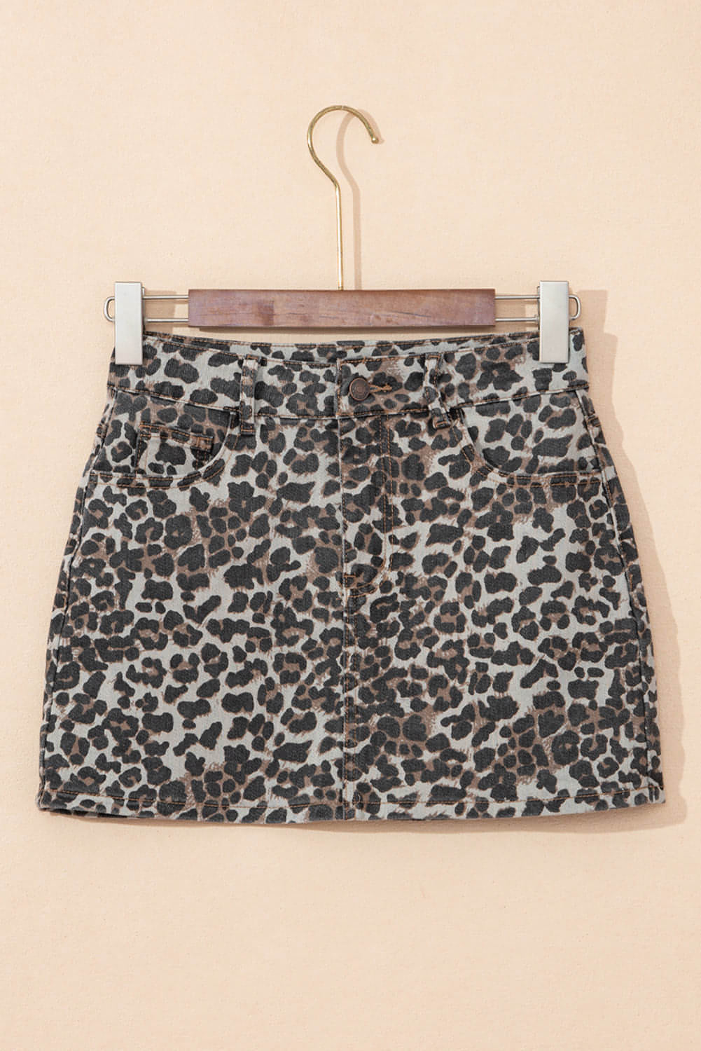Khakifarbener Denim-Minirock mit Leopardenmuster