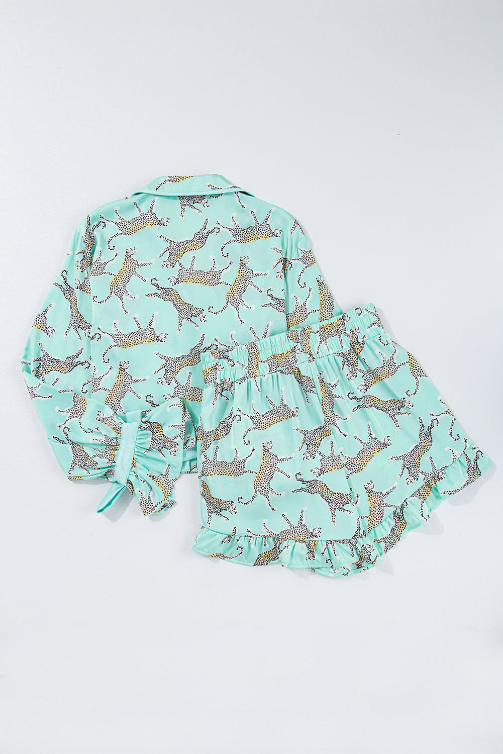 Grünes Pyjama-Set mit Rüschen aus Satin und Leopardenmuster