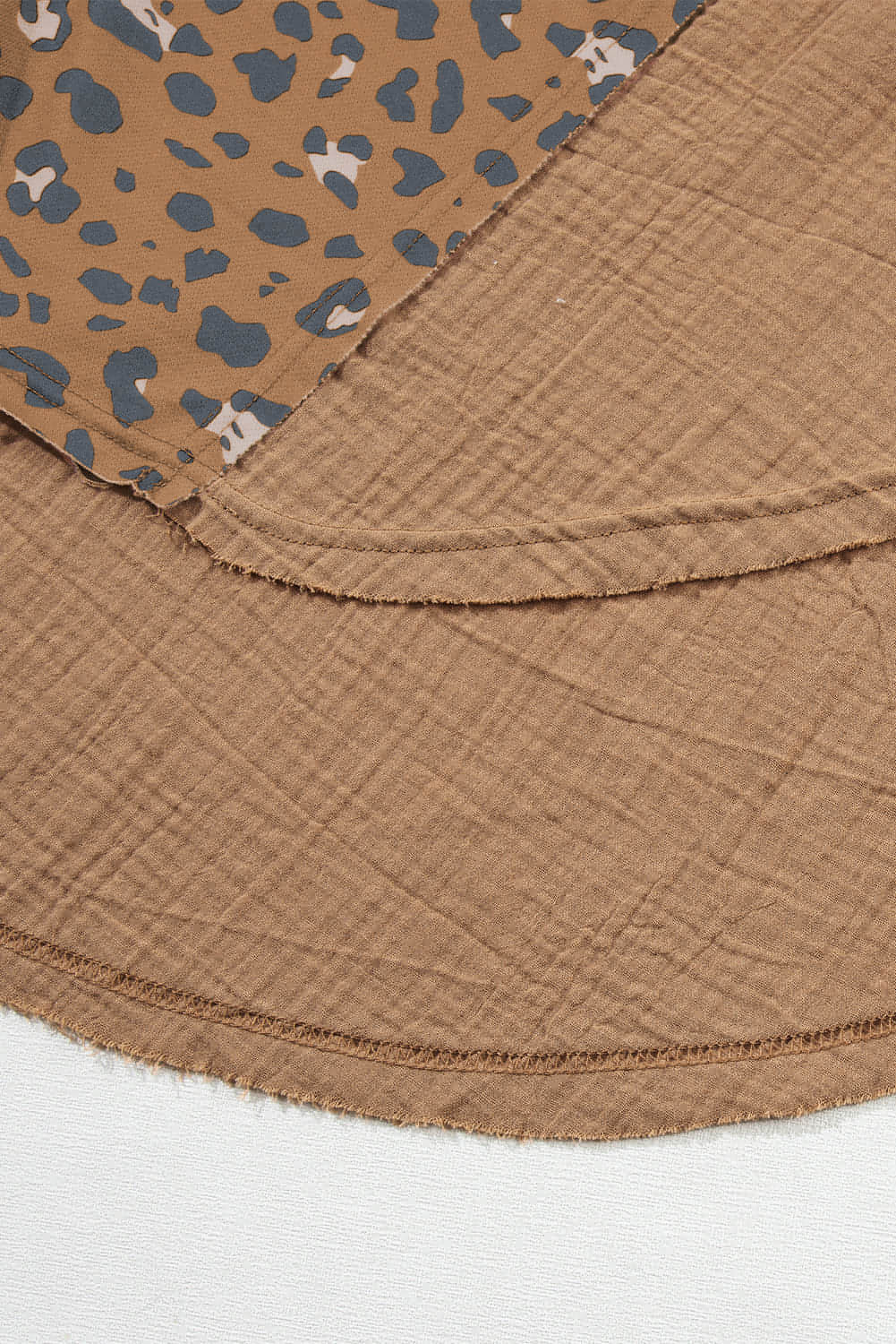 Bruin bedrukte ruwe rand luipaard patchwork oversized blouse