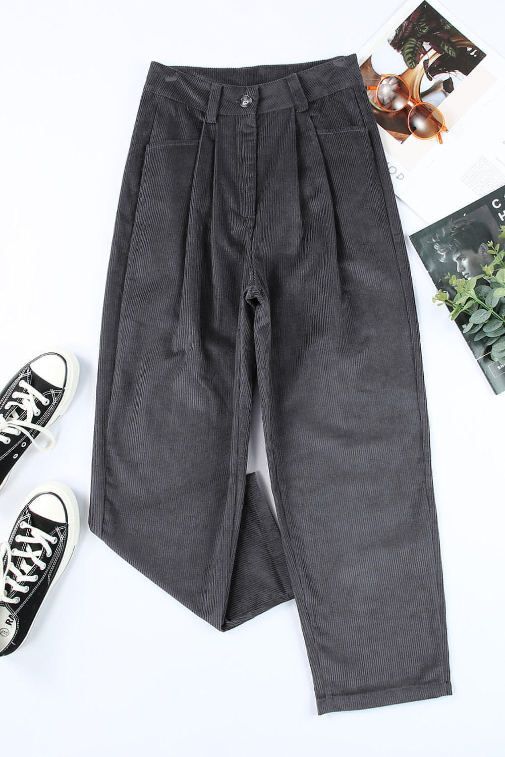 Graue Cordhose mit hohem Bund und geradem Bein