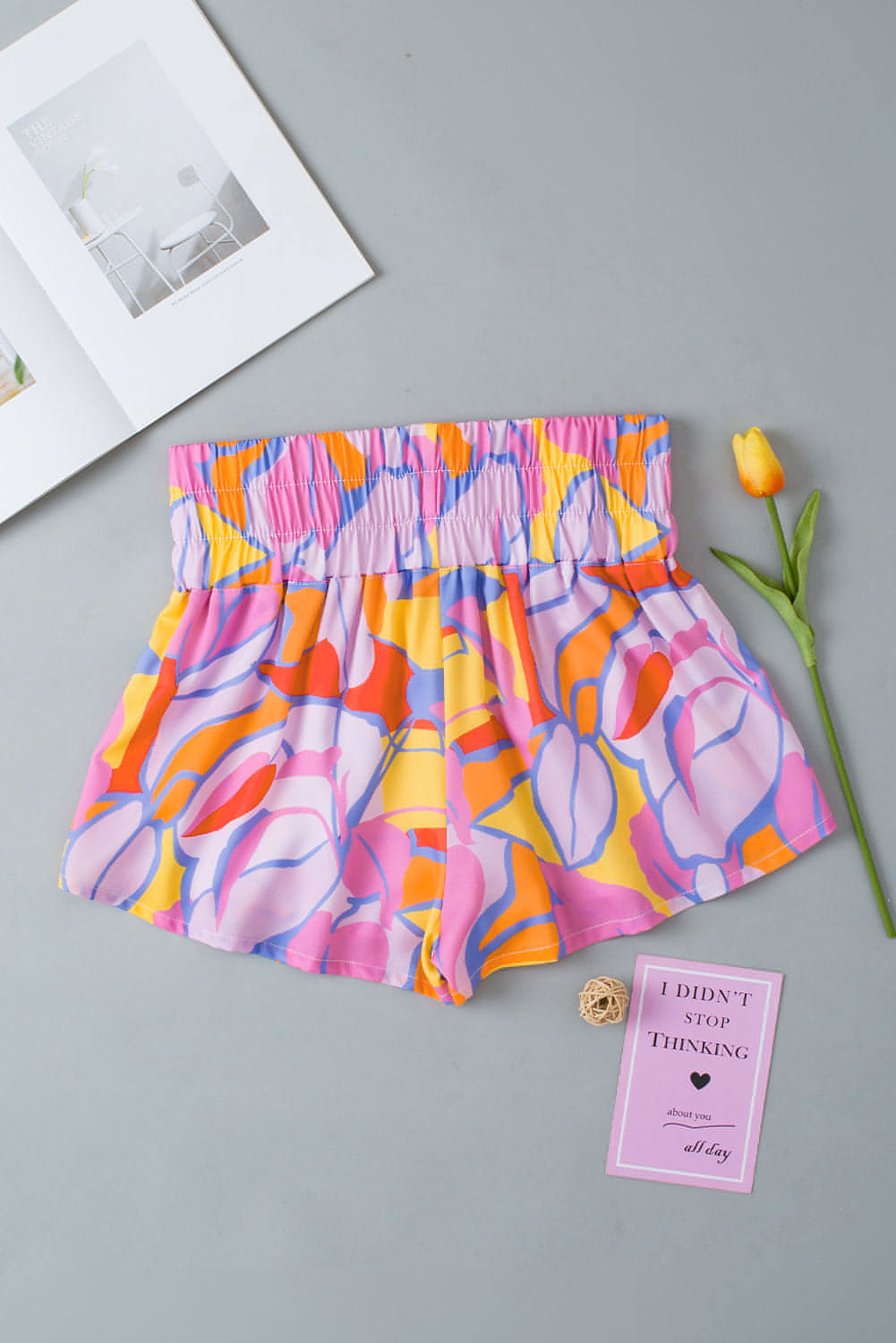 Pantaloncini casual a vita smock con stampa astratta viola