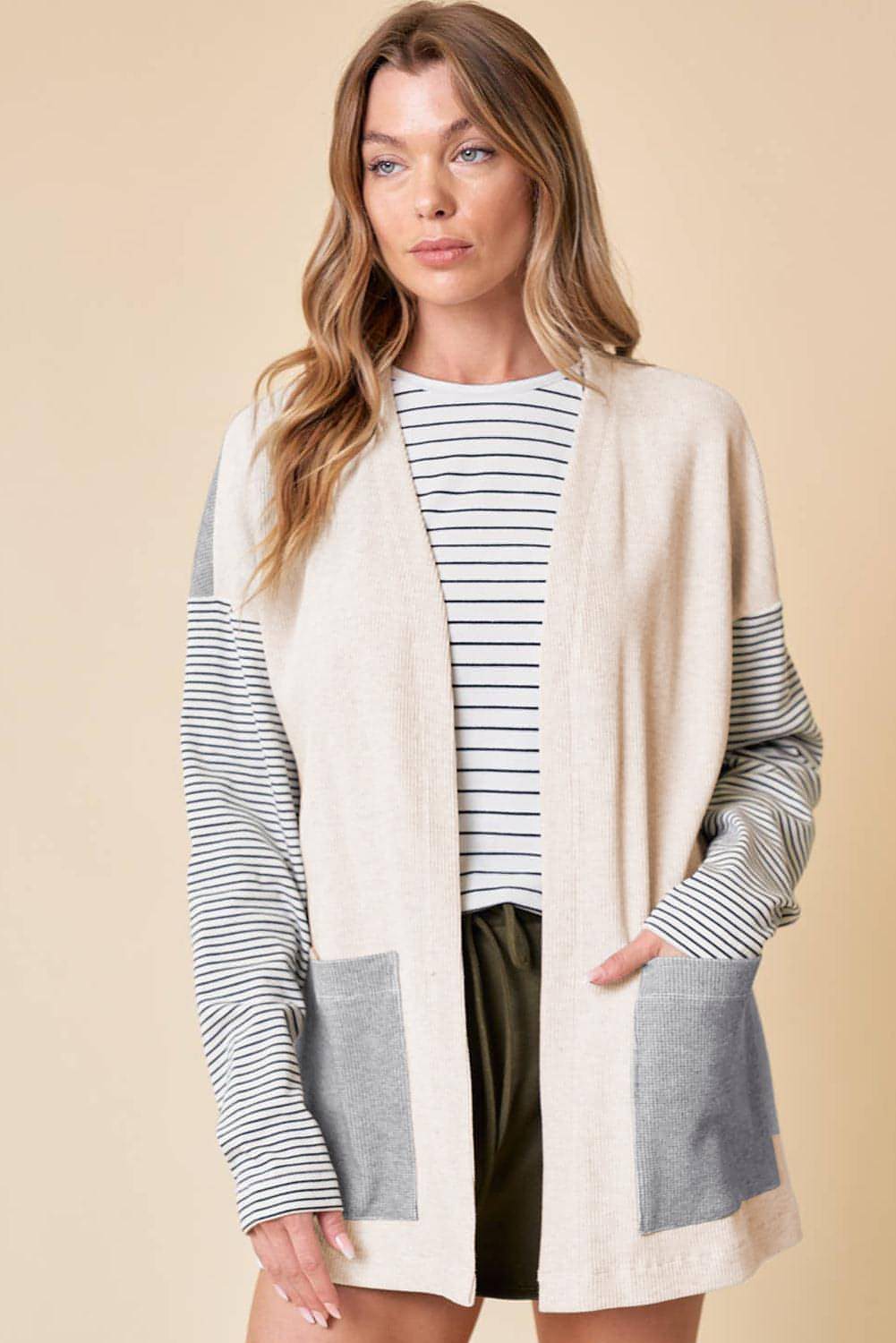 Schwarzer Streifen -Farbblöcke Patchwork Offene vorne Strickjacke mit Tasche