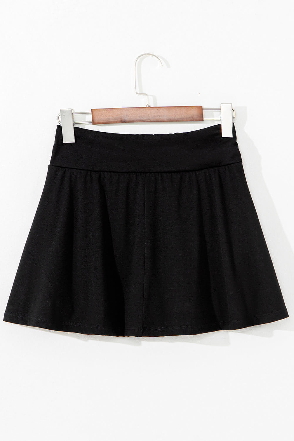 Schwarzer, geraffter Skort mit breitem Bund