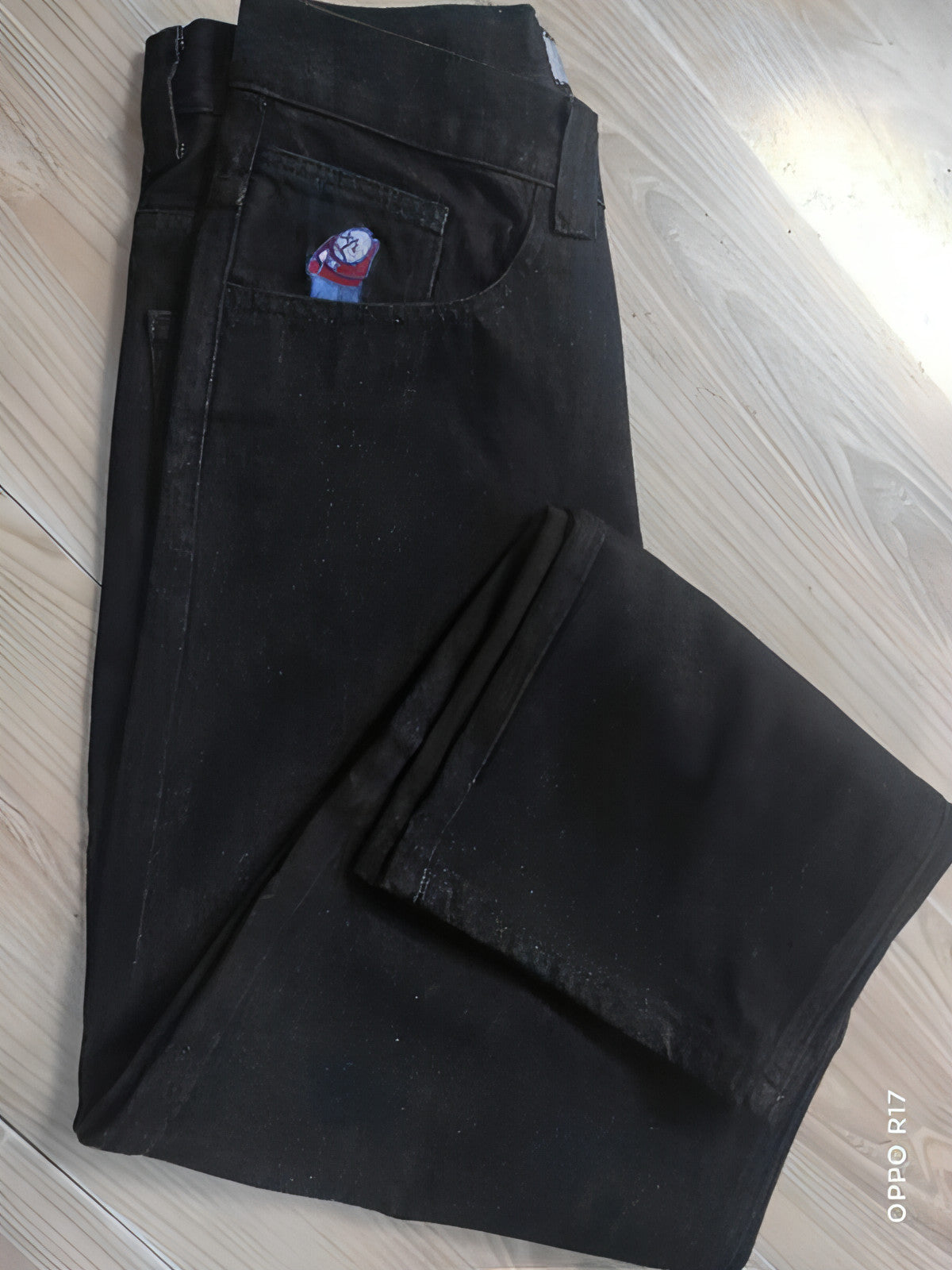 Jeans com calças soltas e mulheres grandes