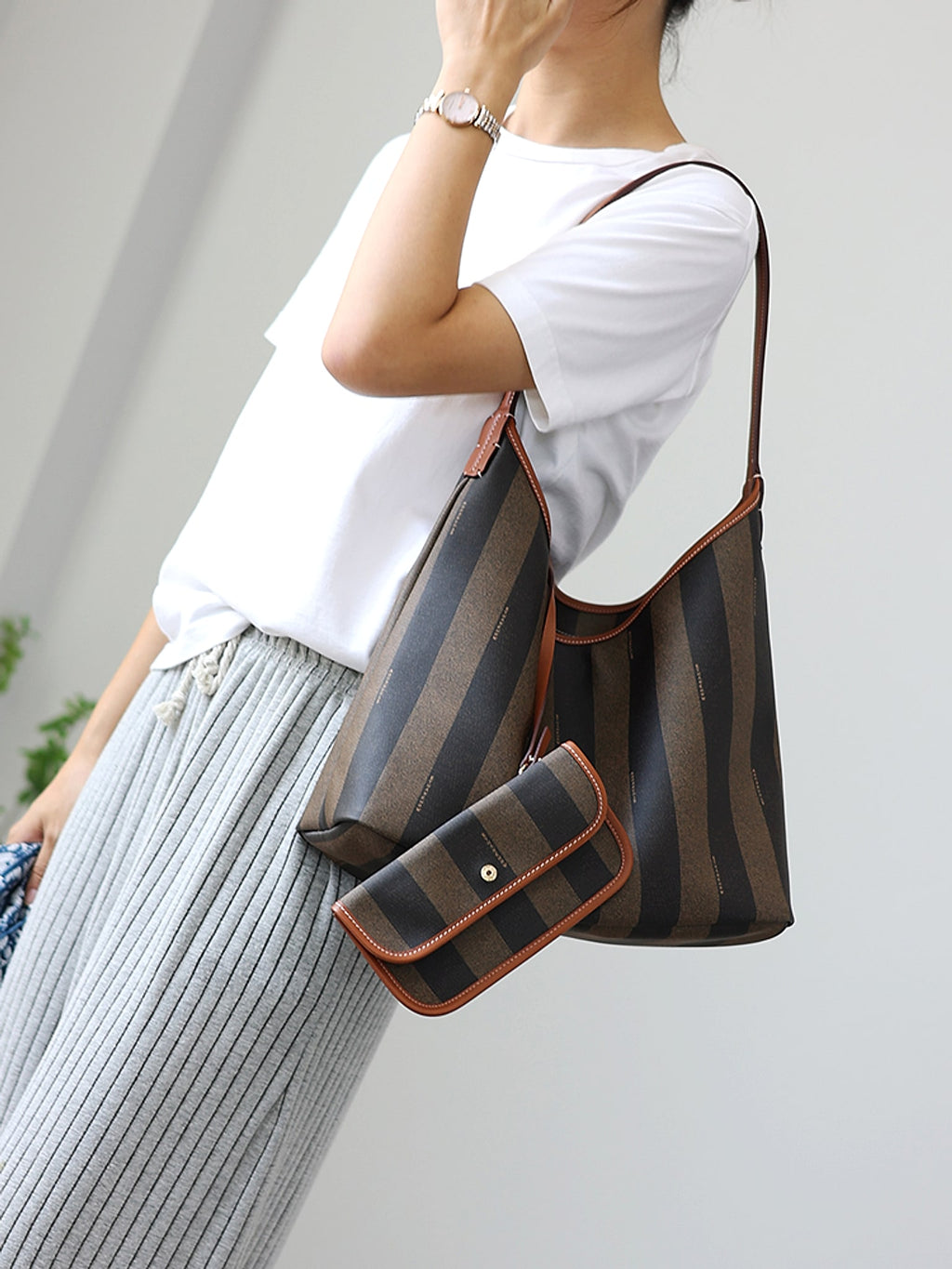 Head Layer Cowhide Commuting Bag For Women - enhanced image 1