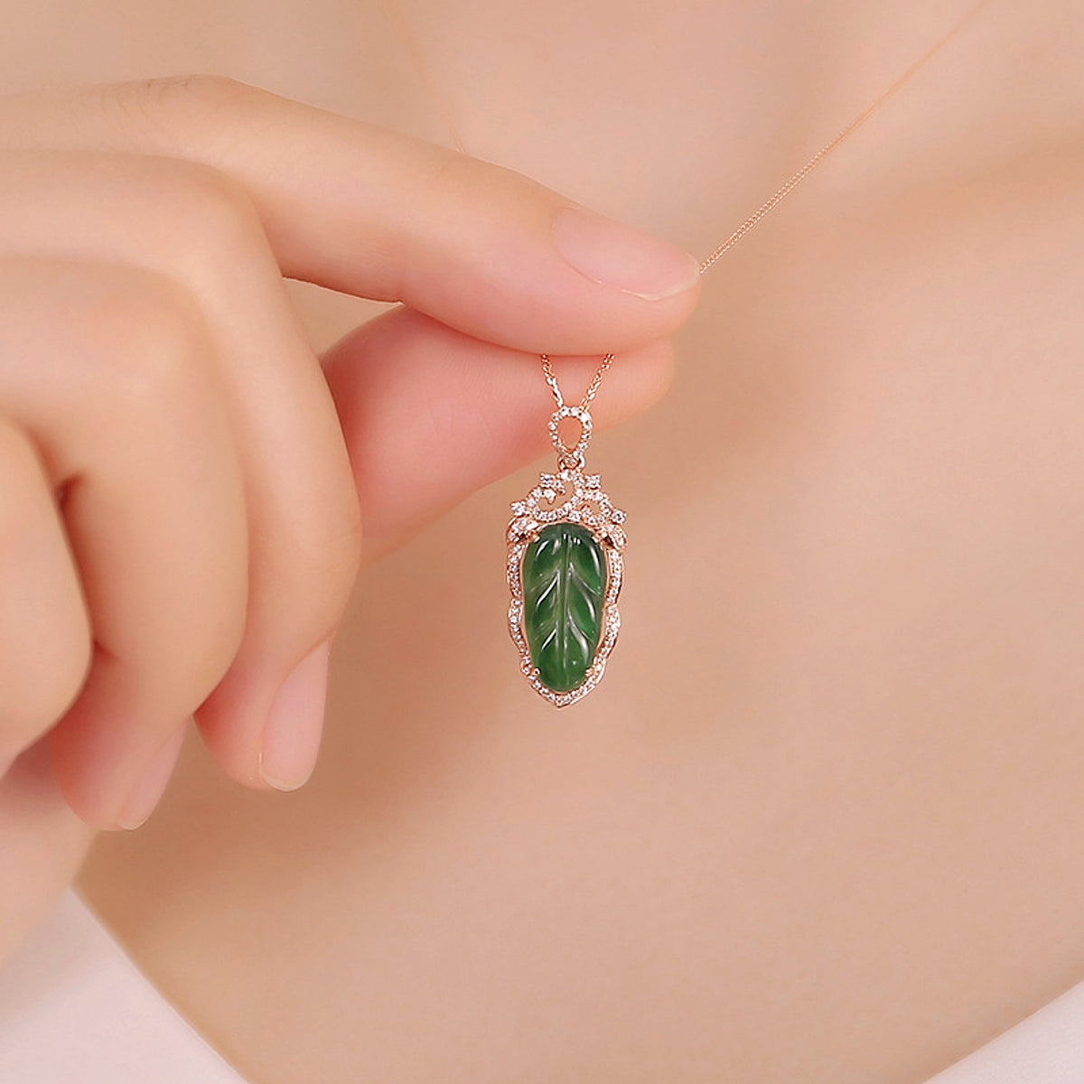 18K Gold Inlaid Emerald Necklace with Diamond Details - enhanced image 1