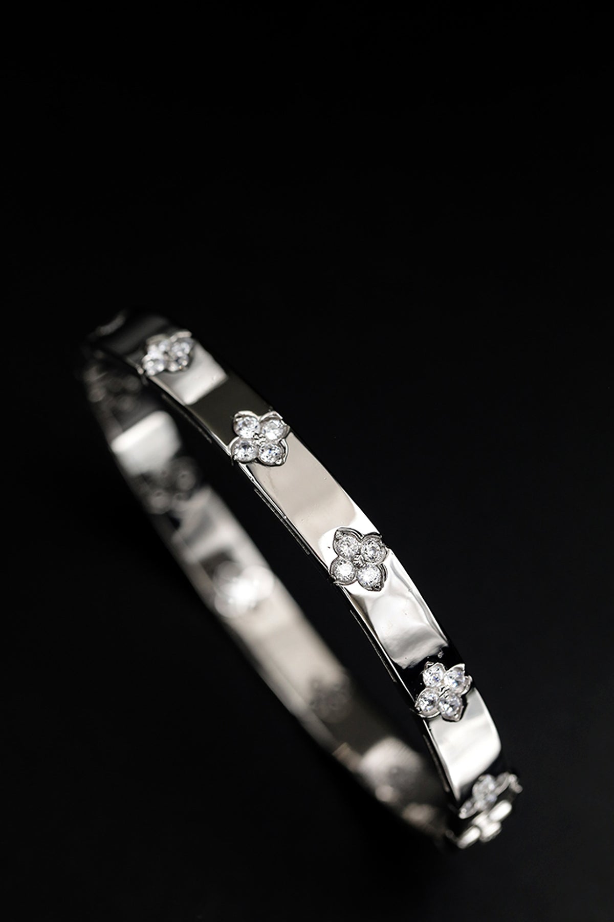 LuxeJewels™ – Vintage Clover 925 Silver Bracelet - enhanced image 1