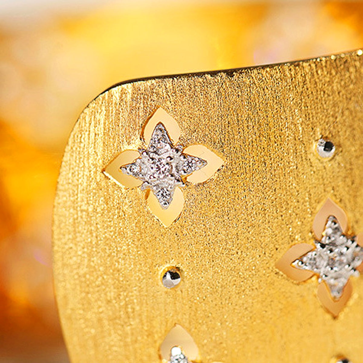 Fashion Four-leaf Clover Micro-inlaid Zirconium Hollow Bracelet - enhanced image 2