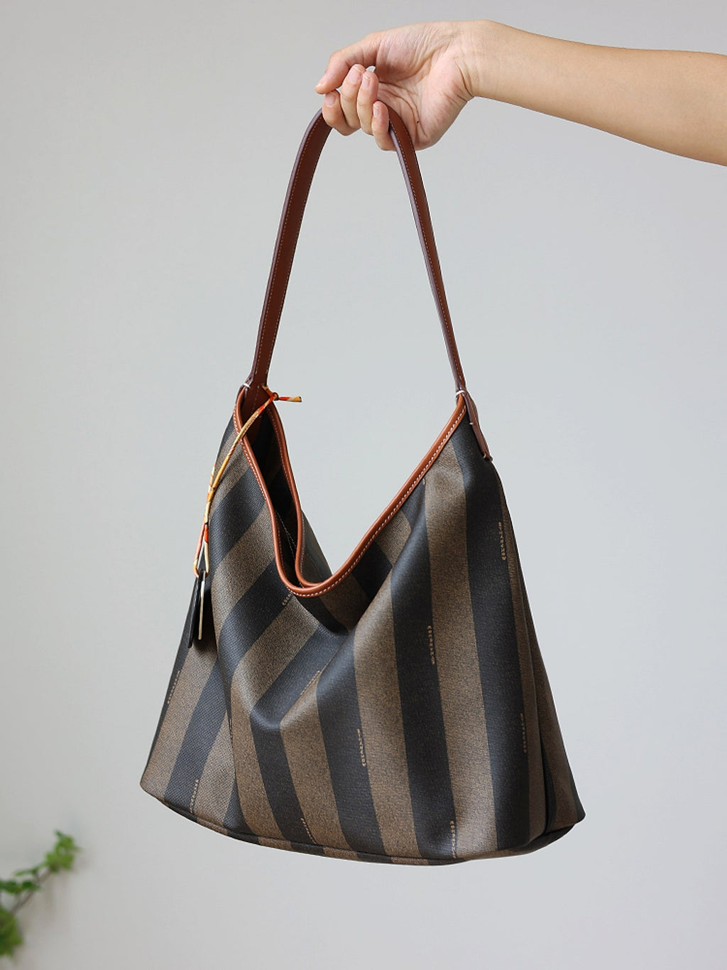 Head Layer Cowhide Commuting Bag For Women - enhanced image 2