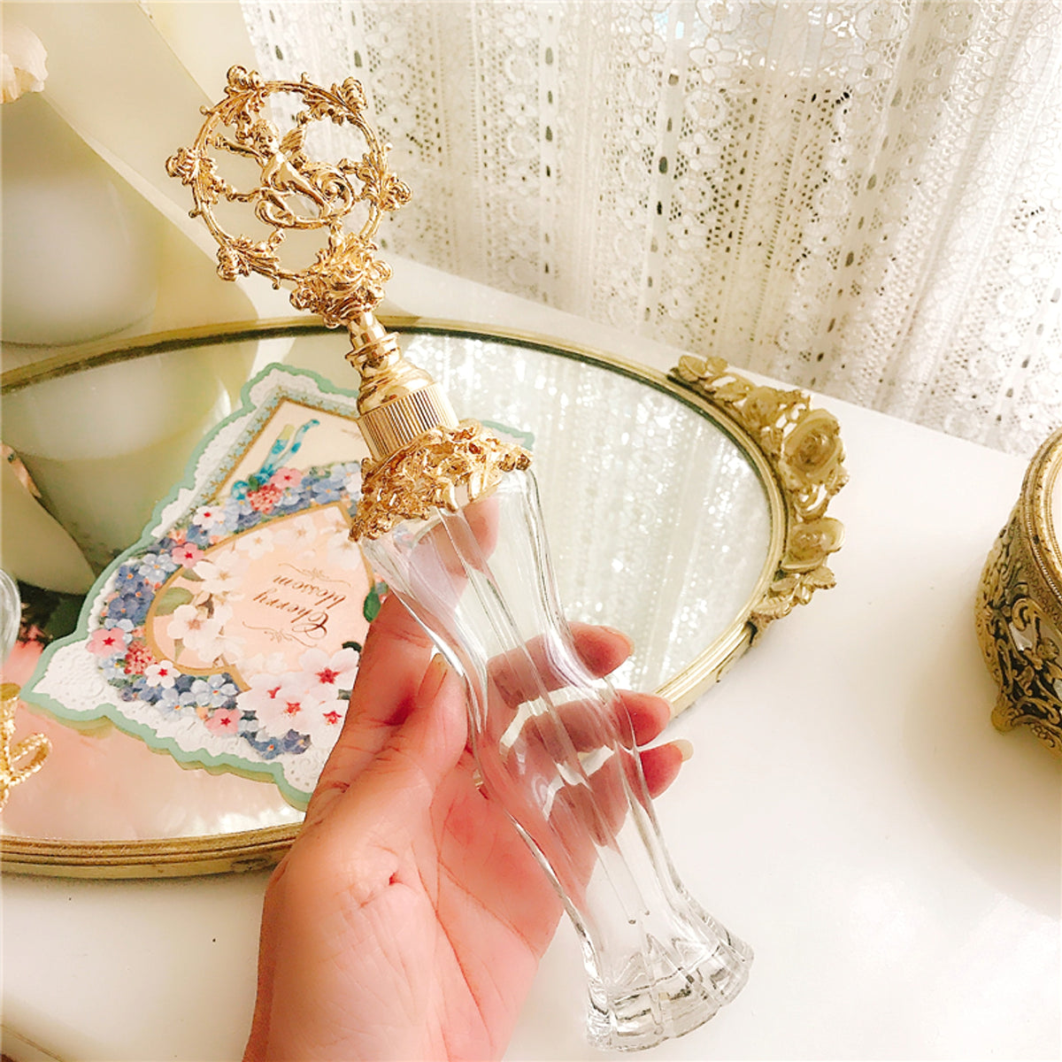 Meiyu Western Antique Gilt Perfume Bottle - enhanced image 2