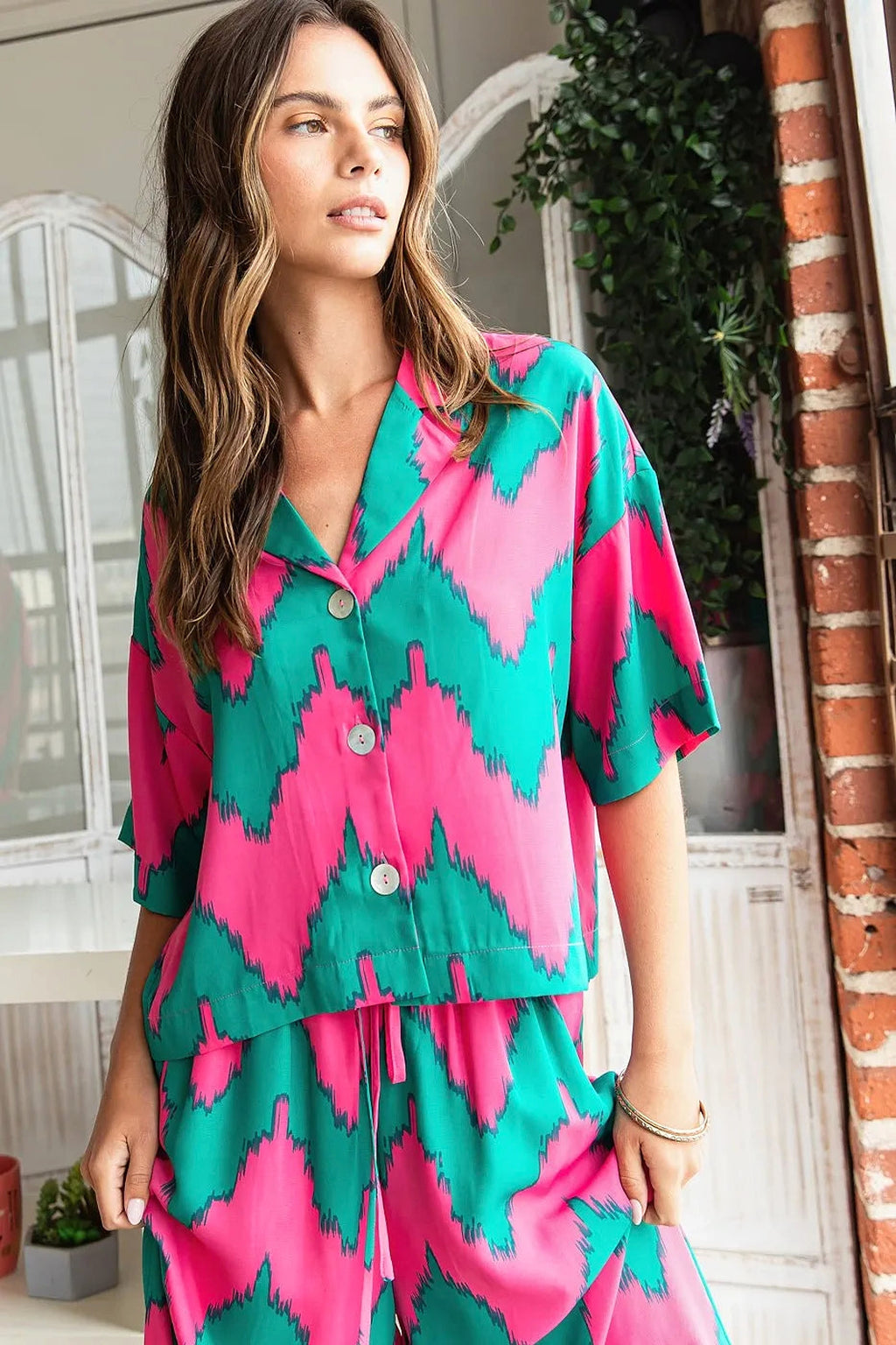 Mittoshop Chevron Print Short Sleeve Crop Shirt - enhanced image 2