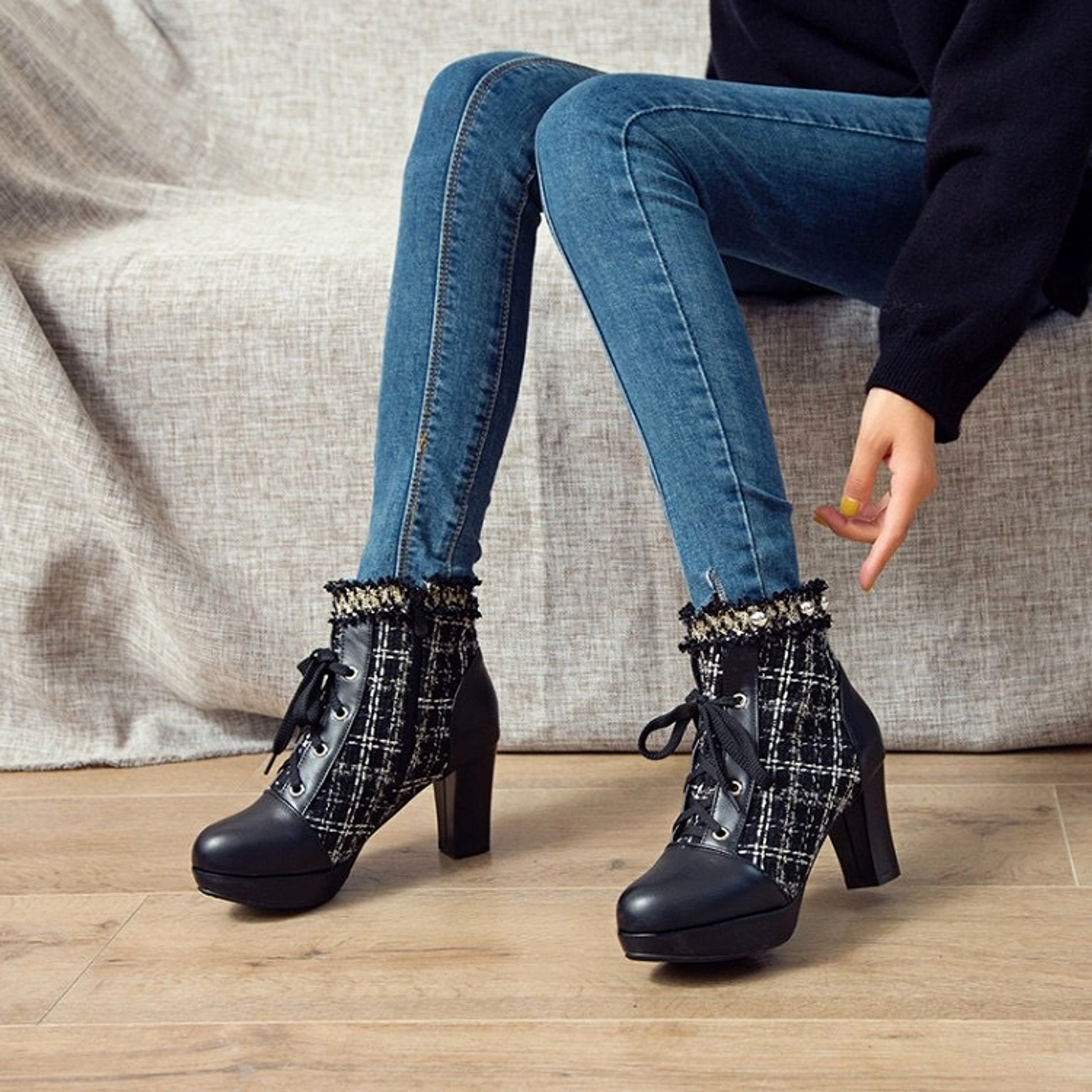 Short Boots Women's Stitching Lace Sweet Thick Heel Women's Shoes – Chic & Comfortable - enhanced image 2