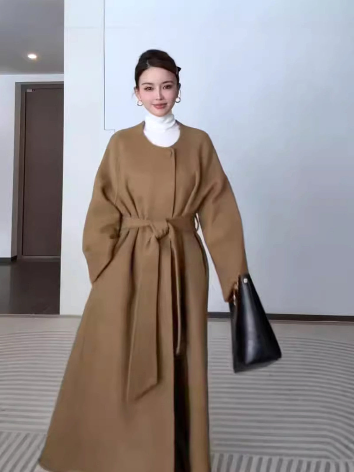 Women's Reversible Cashmere Coat – Elegant & Versatile Winter Style - enhanced image 2