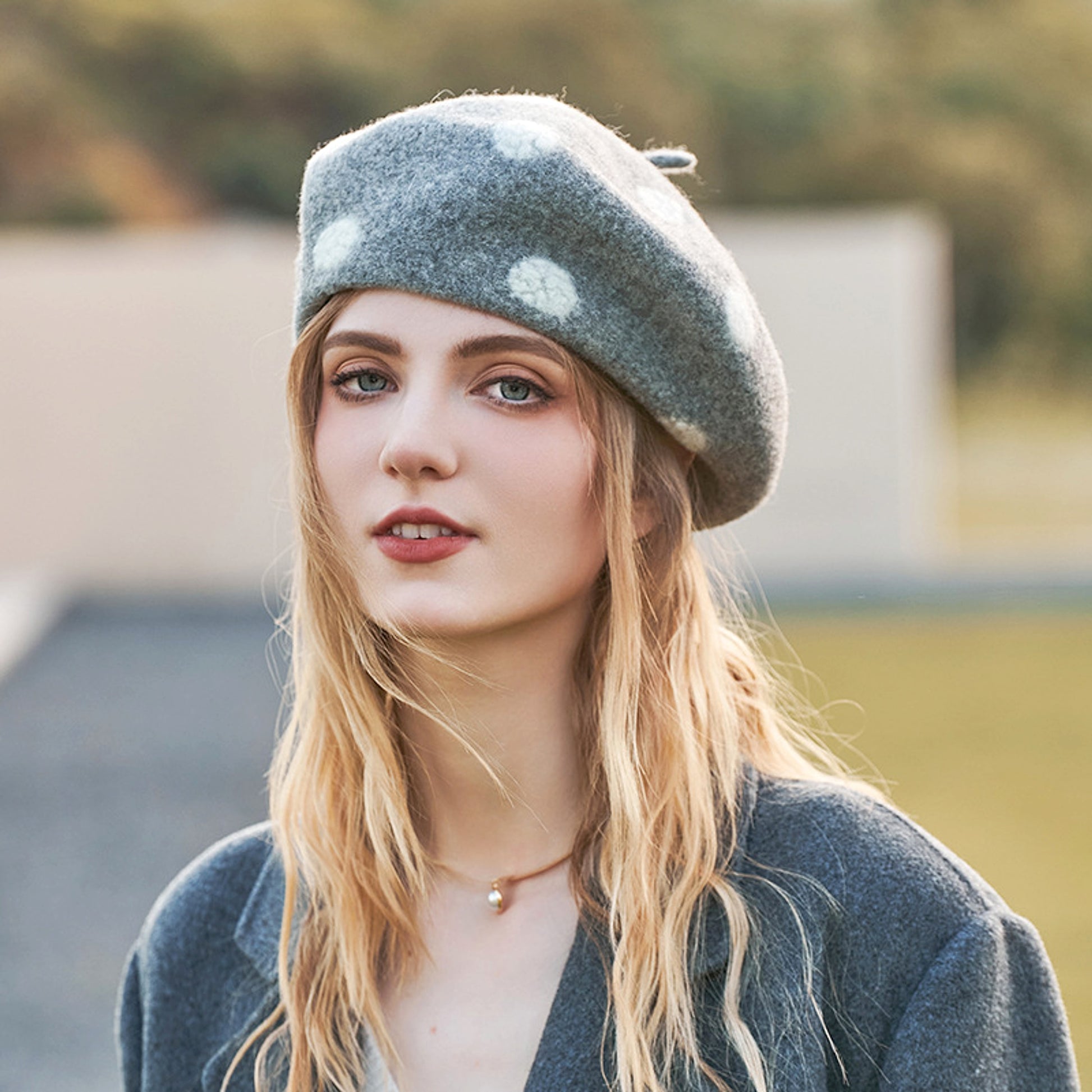 Women's Versatile Retro Warm Thickened Painter's Hat - enhanced image 2