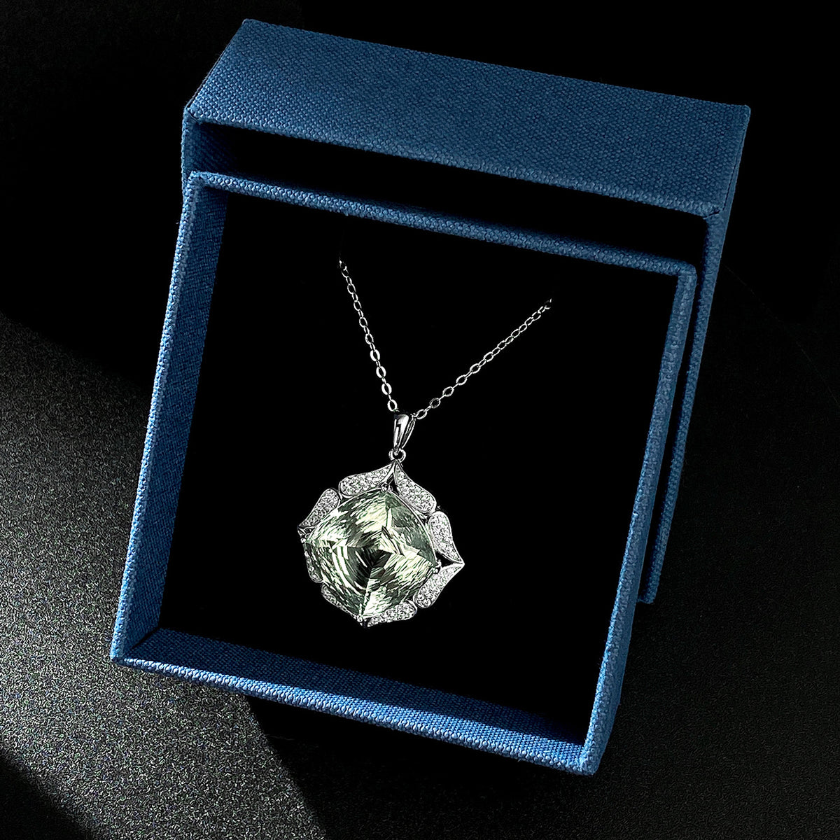 European And American Entry Lux Sweater S925 Silver Inlay Large Natural Green Crystal Pendant - enhanced image 3