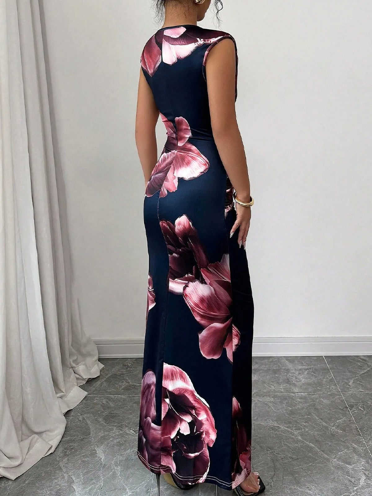 Floral Print Sleeveless Bodycon Maxi Dress - enhanced image 3