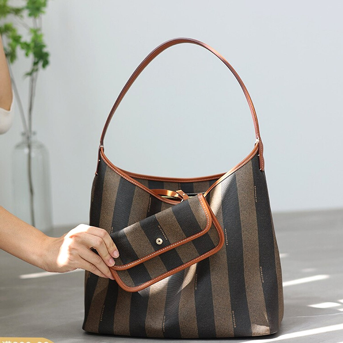 Head Layer Cowhide Commuting Bag For Women - enhanced image 3