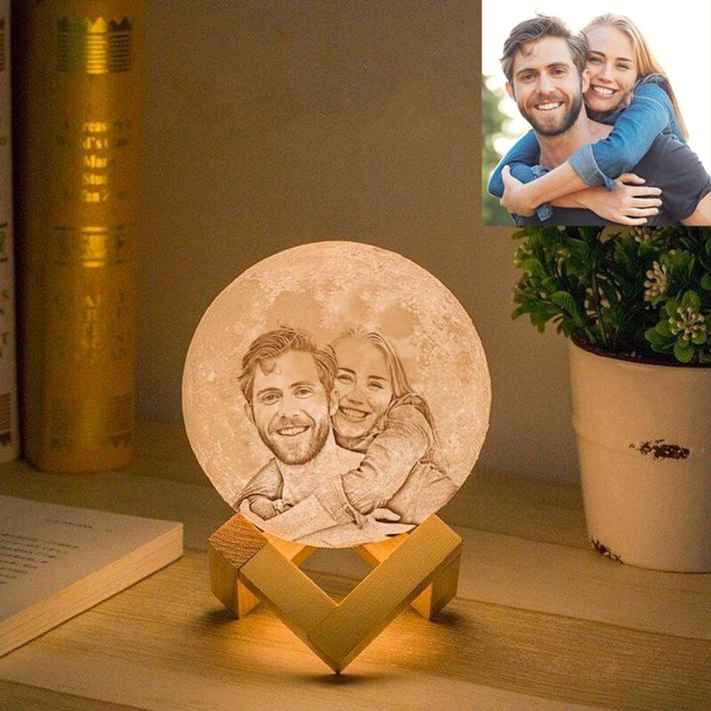 LunaGlow™ – Personalisierte 3D-Mondlampe mit Gravur & Foto - enhanced image 3