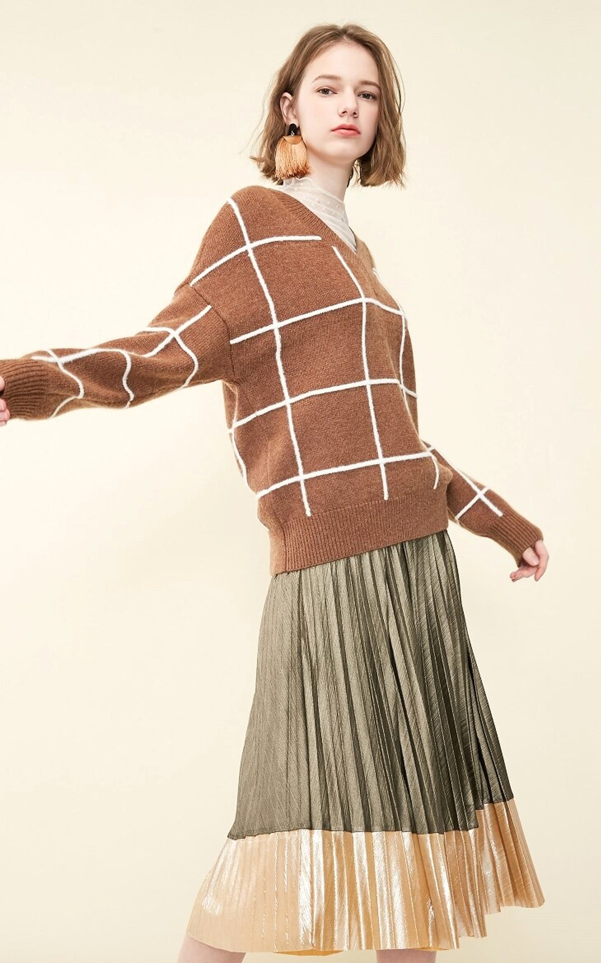 Spring new pattern check V-neck short sweater women - enhanced image 3