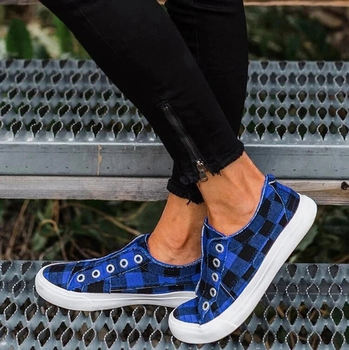 Women canvas shoes - enhanced image 3