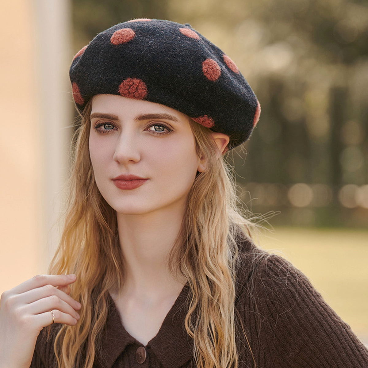 Women's Versatile Retro Warm Thickened Painter's Hat - enhanced image 3
