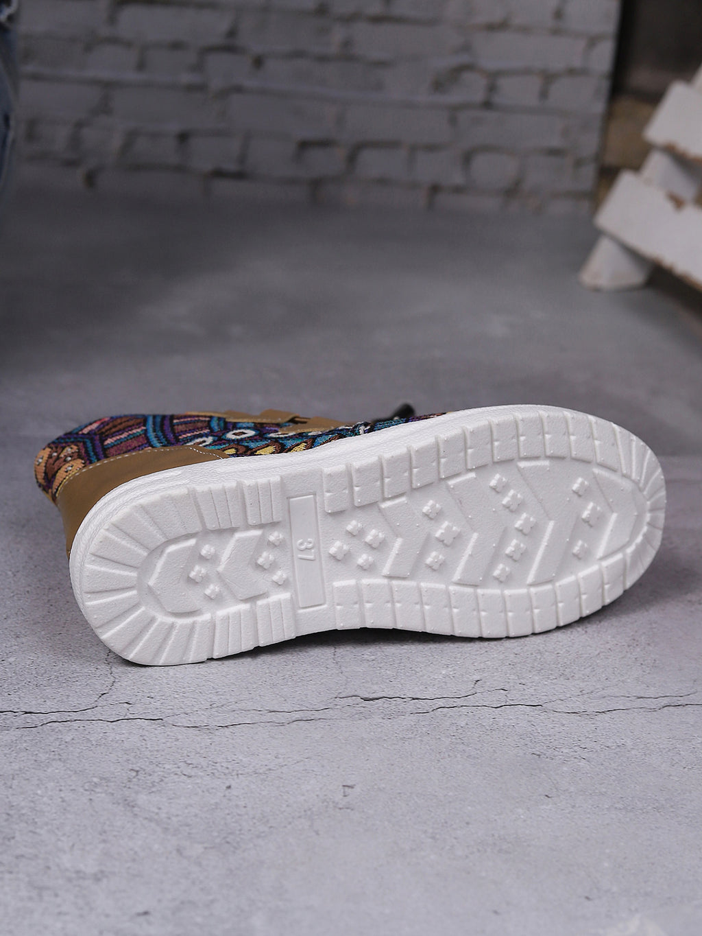 Fashionable Warm Women's Casual Boots - enhanced image 4