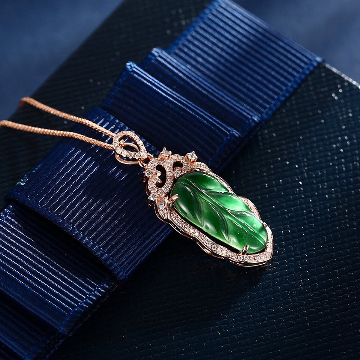 18K Gold Inlaid Emerald Necklace with Diamond Details - enhanced image 4