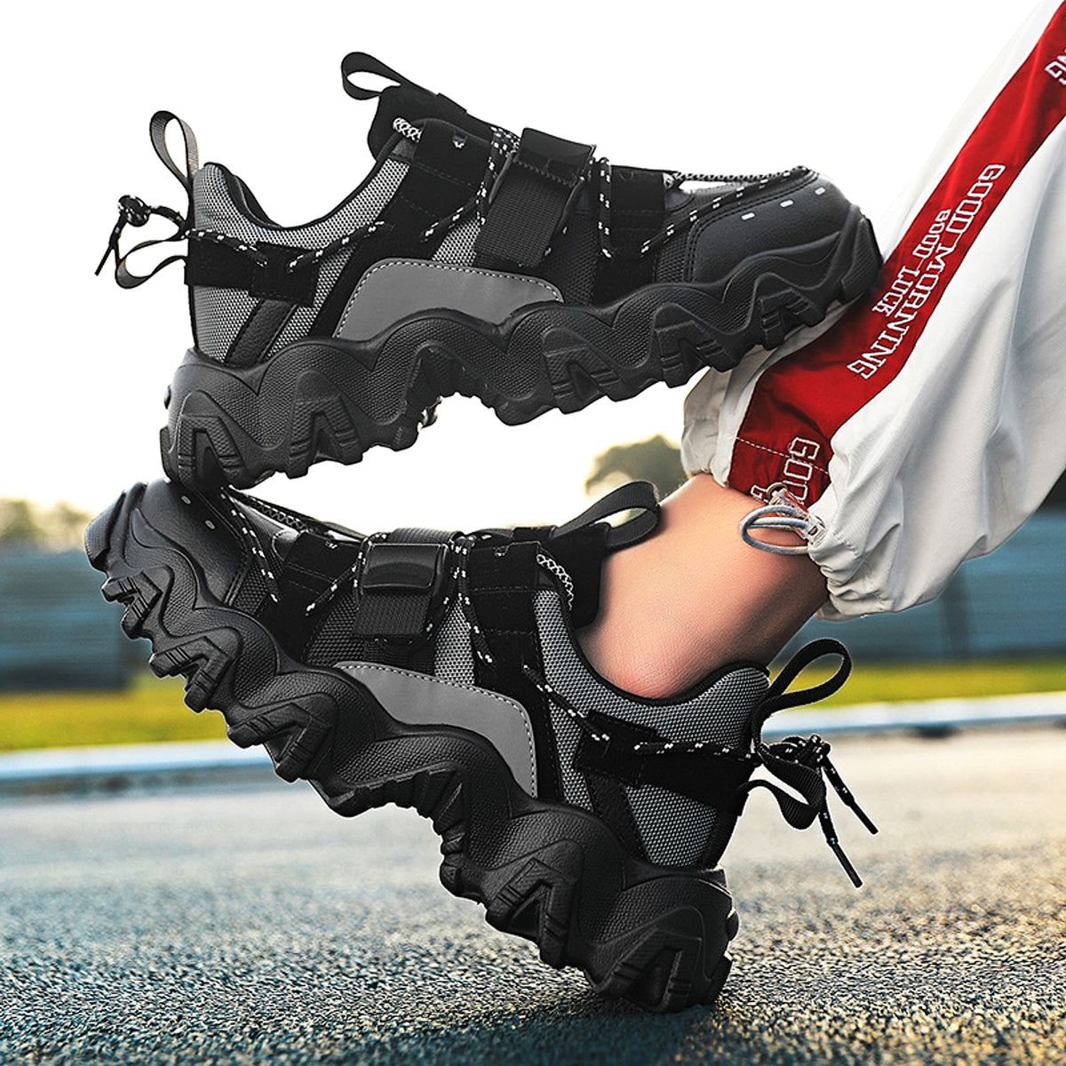 Shock absorbing basketball shoes - enhanced image 4