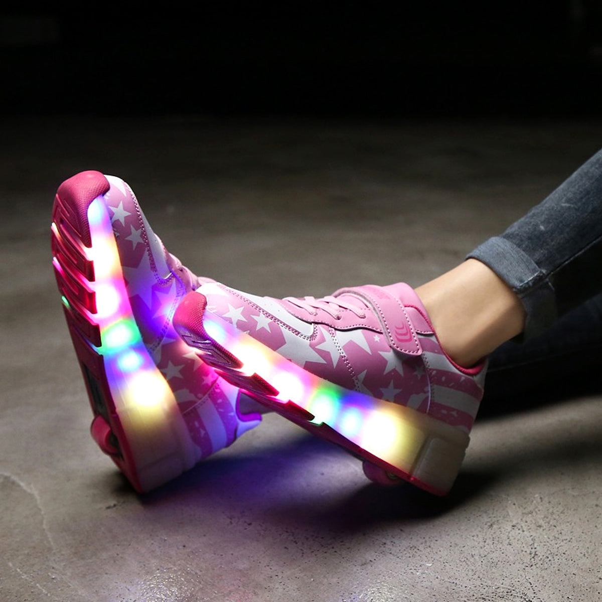 Twin wheel flashing roller skates - enhanced image 4