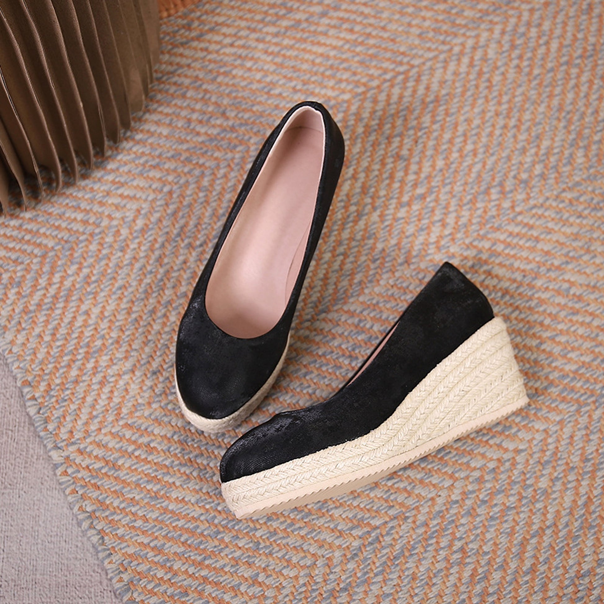 Women's Wedge Heel Thick Sole Round Toe Shallow Mouth Single Shoe - enhanced image 4