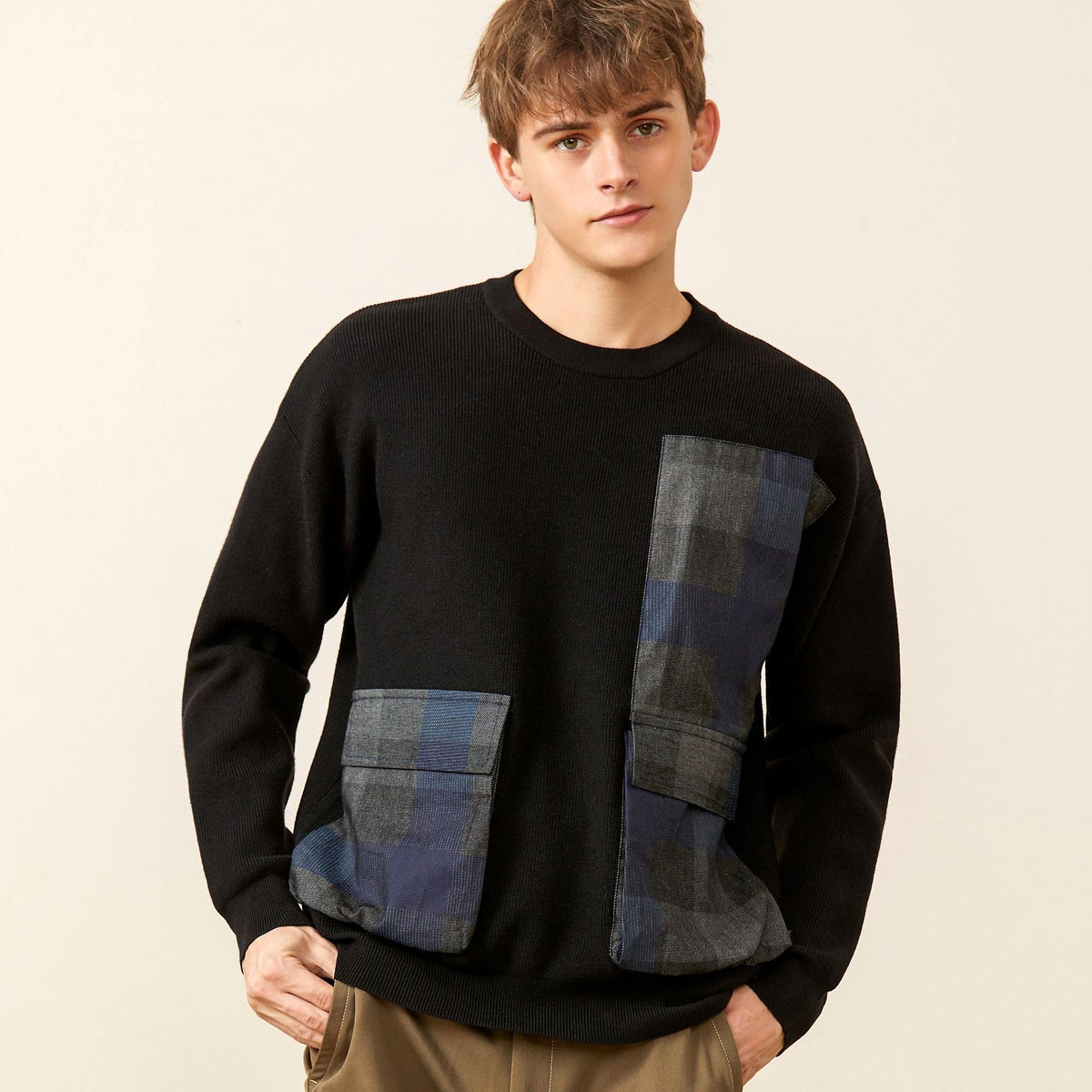 Youth Symmetrical Plaid Big Pocket Decorated Sweater Men - enhanced image 4