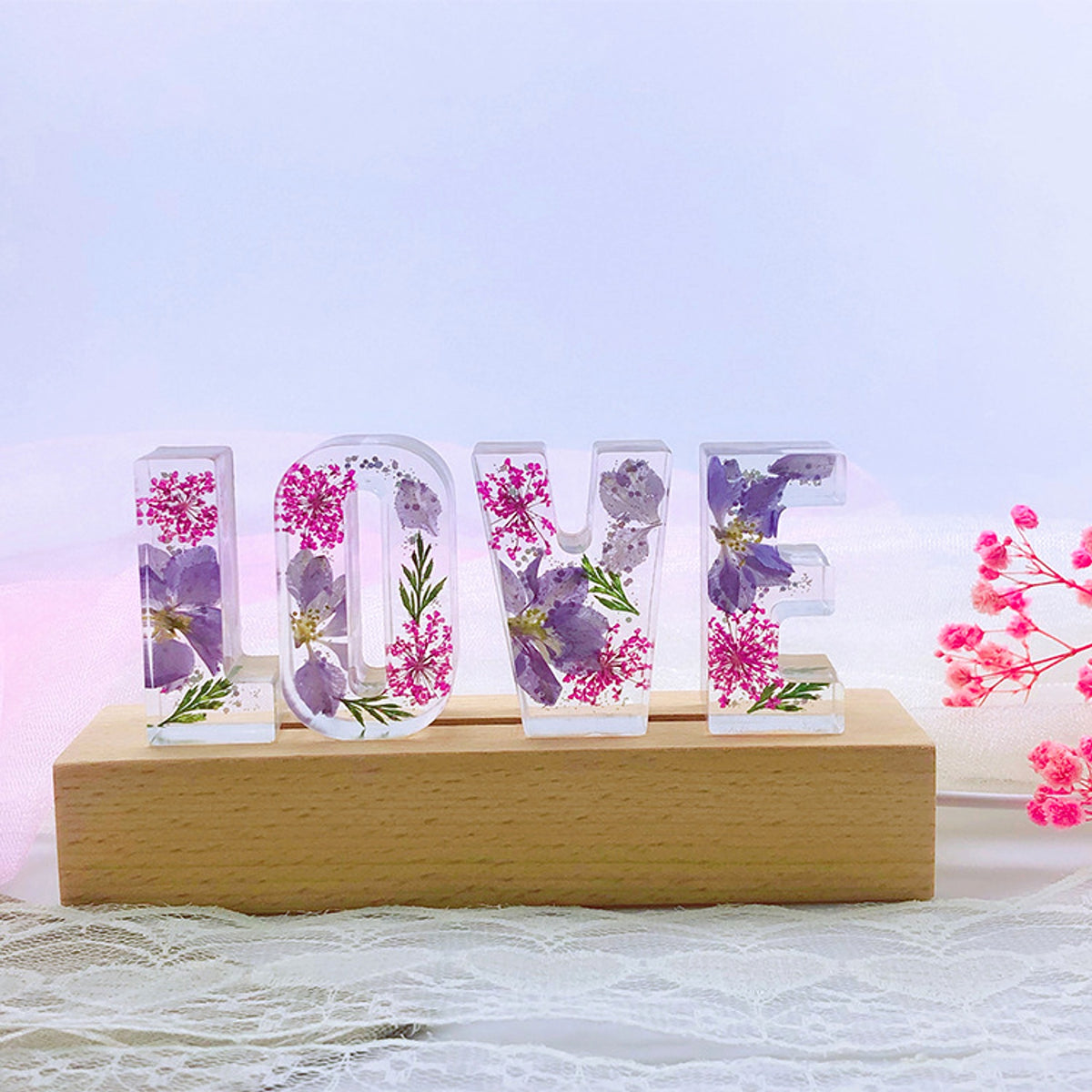 BloomLetter™ – Personalisierbares Blumen-Nachtlicht mit Holzrahmen & LED - enhanced image 5